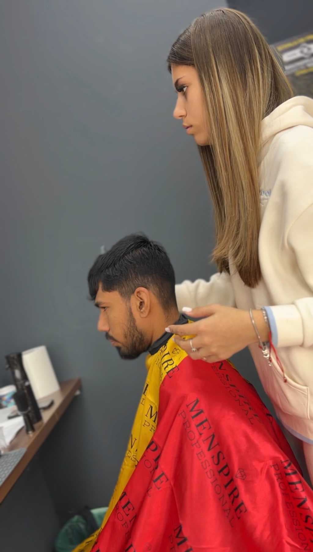 Cursantă frizerie femei PointCut Pitești 8