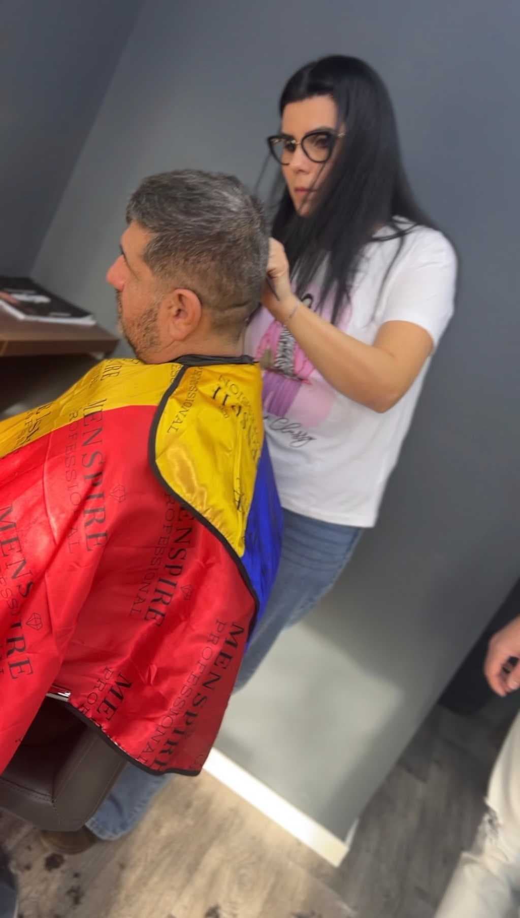 Cursantă frizerie femei PointCut Pitești 10
