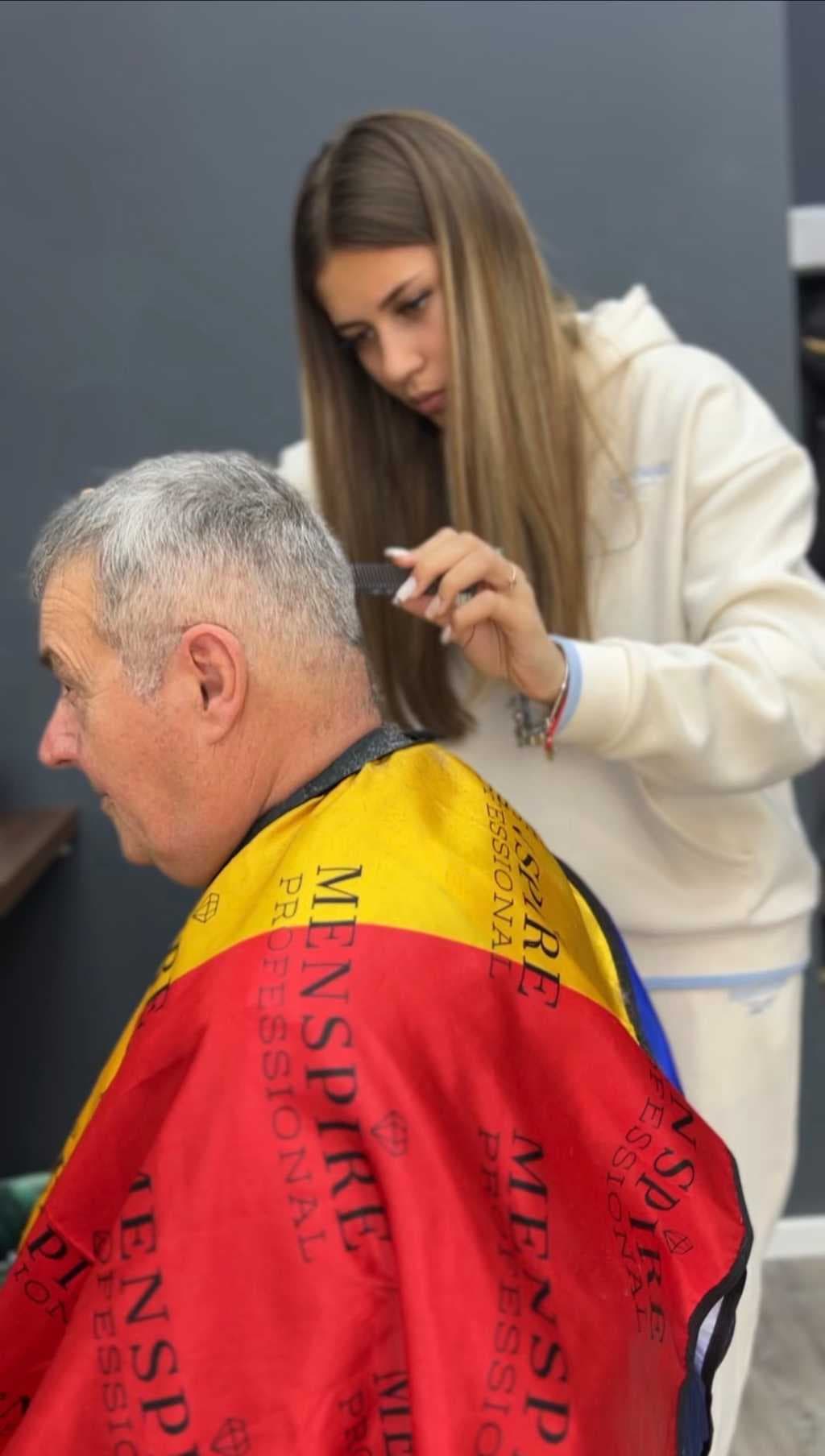 Cursantă frizerie femei PointCut Pitești 3