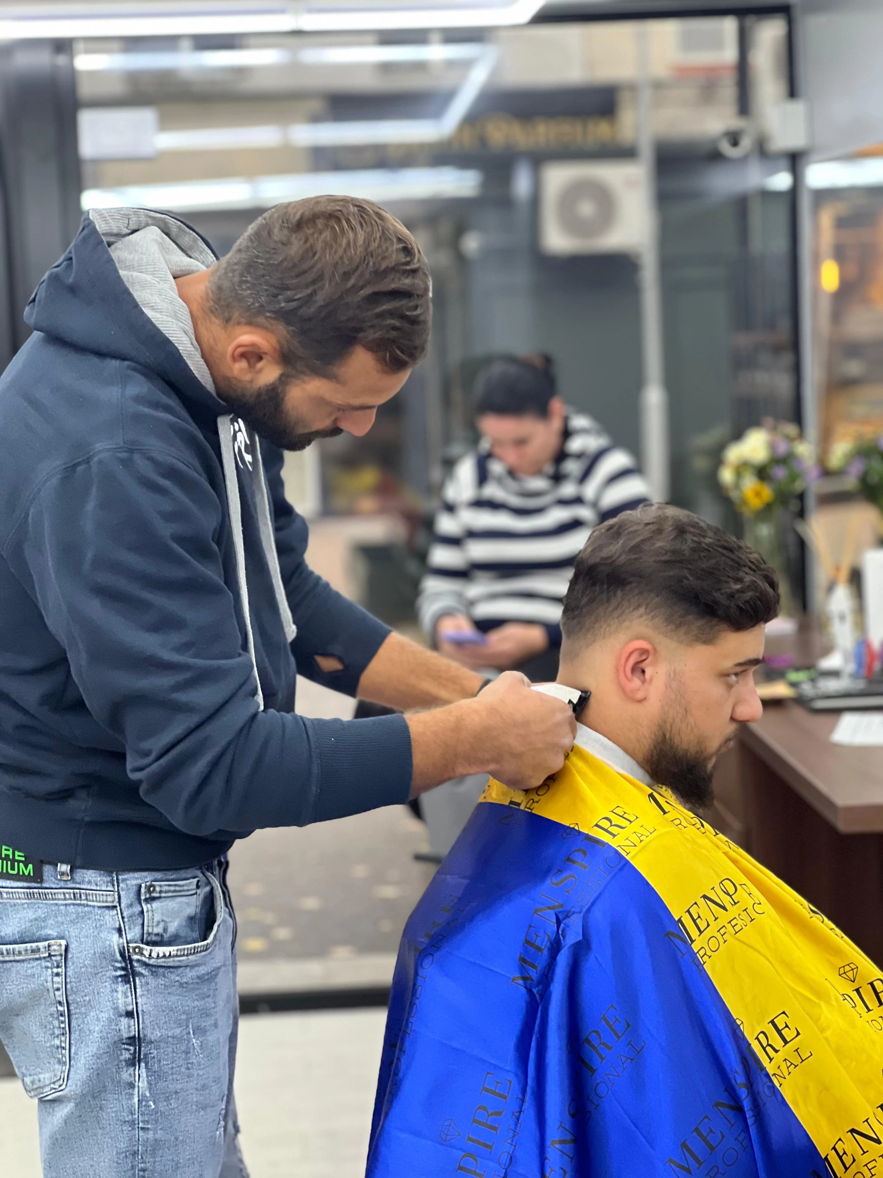 Curs frizerie Pitești — cursant pe model real 5